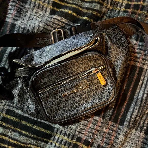 Michael Kors Handbags - Michael Kors Black and Gray Belt Bag